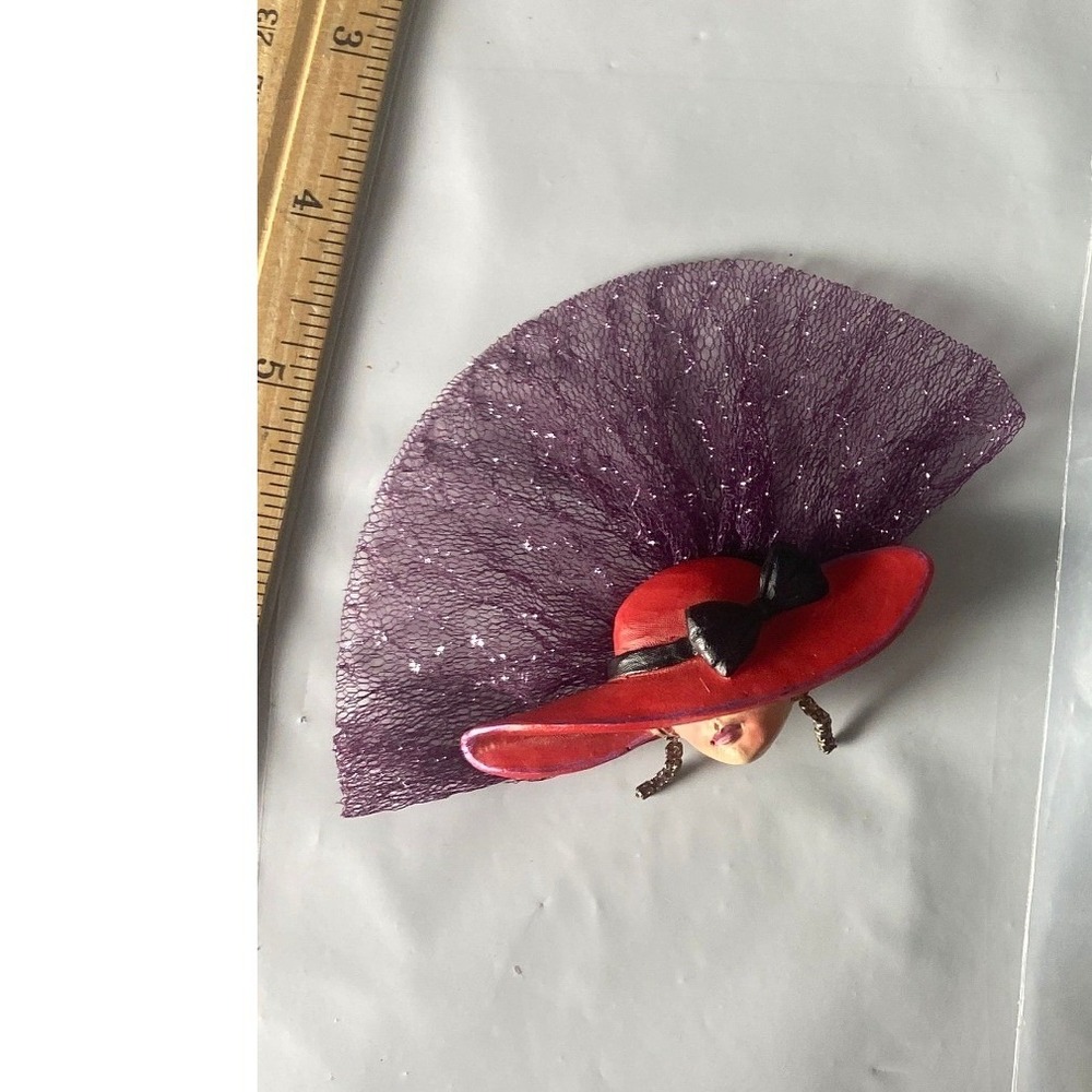 Vintage Lady in Red‎ Hat Brooch Pin Purple Tulle Veil Retro Fashion Jewelry 2303